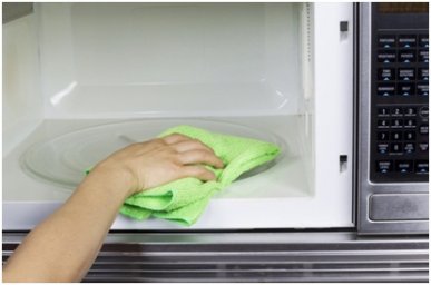 Как легко почистить микроволновую печь от жира и запаха